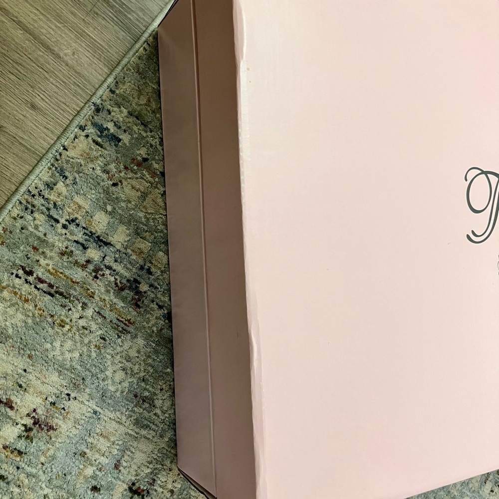 Wedding Dress Storage Box - Picture 7 of 8